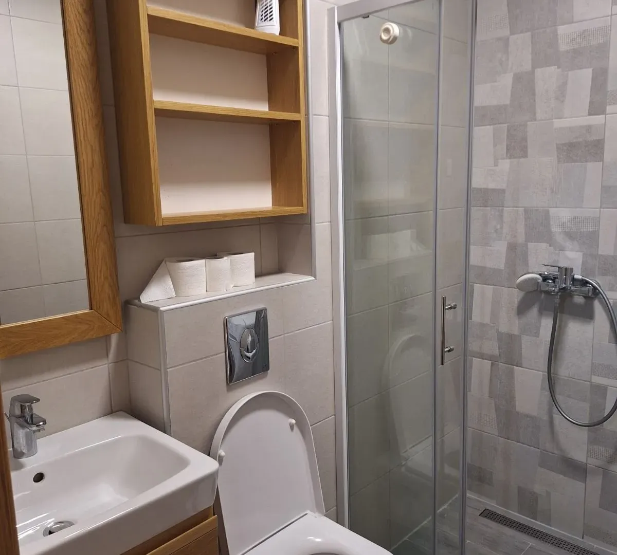 Rent, one bedroom apartment, 54m², Kalimanj, Tivat
