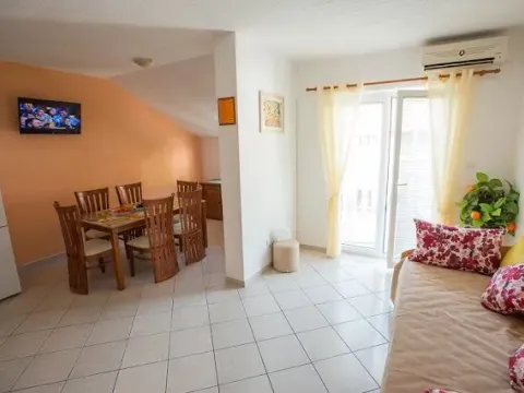 Sale, two bedroom apartment, 60m², Centar, Budva - image 2