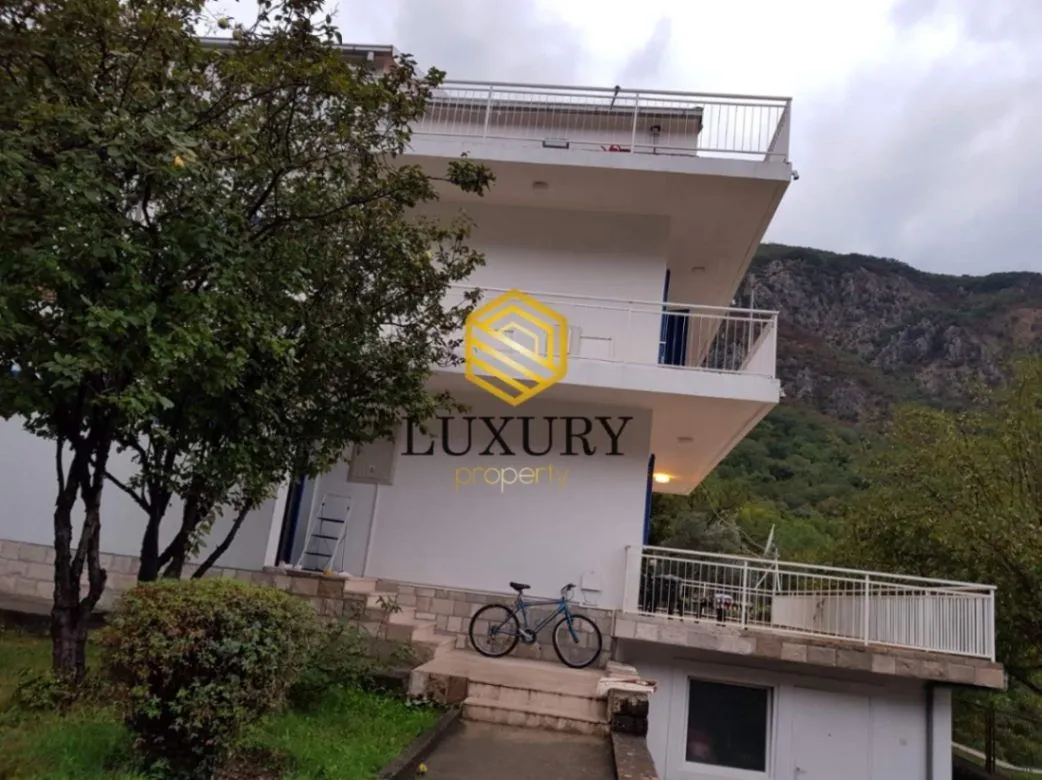 Rent, house, 240m², Škaljari, Kotor