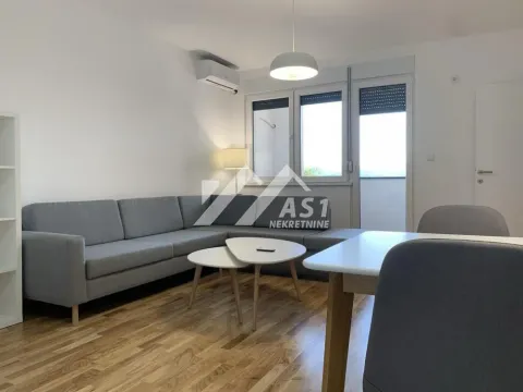 Stan in Adamovićevo Naselje