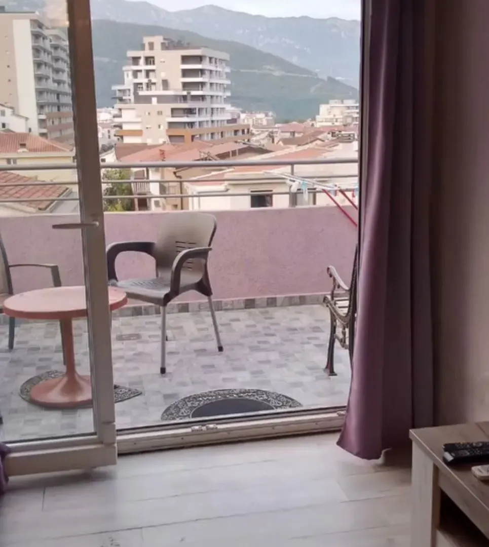 Izdavanje, jednosoban stan, 40m², Bijeli Do, Budva