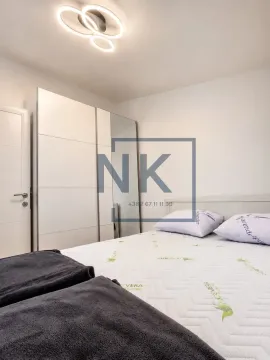 Furnished bedroom with a double bed and a fitted wardrobe. - image 5