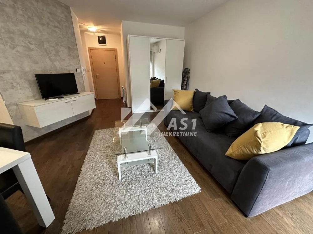 Izdavanje, jednosoban stan, 32m², Bulevar Evrope, Novi Sad Sve Podlokacije