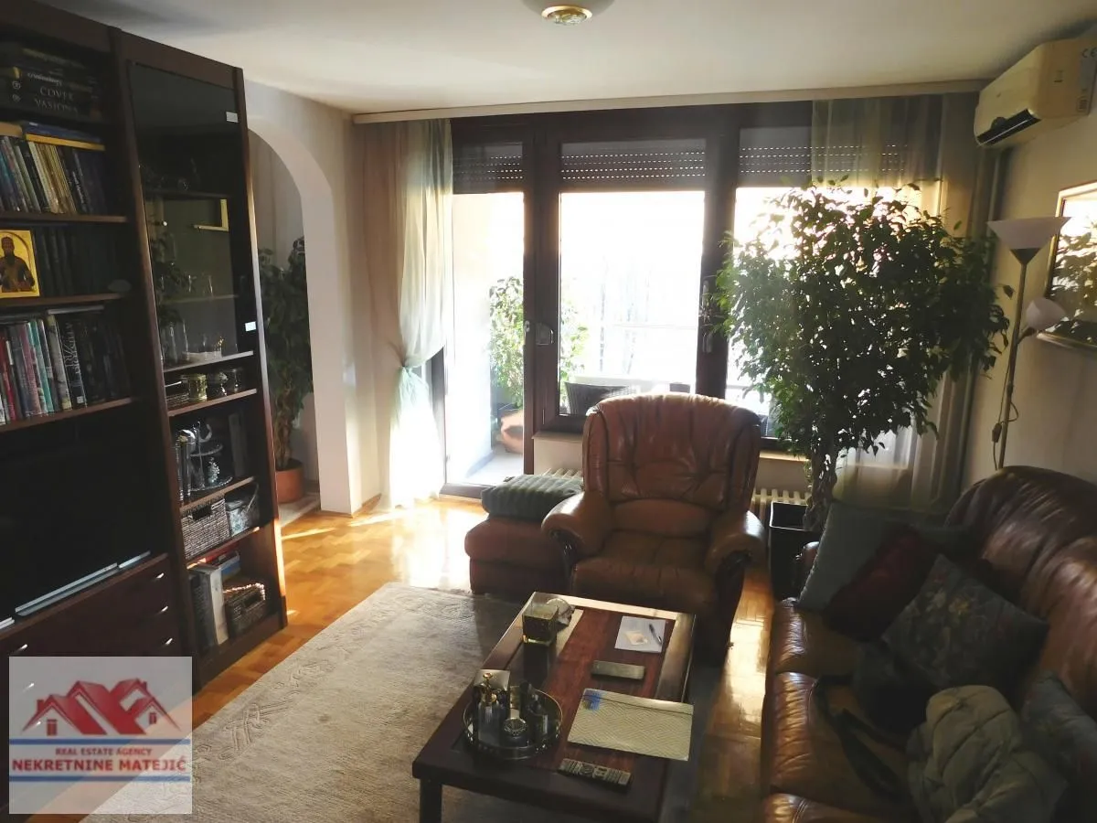 Prodaja, stan, 151m², Vašarište, Kragujevac
