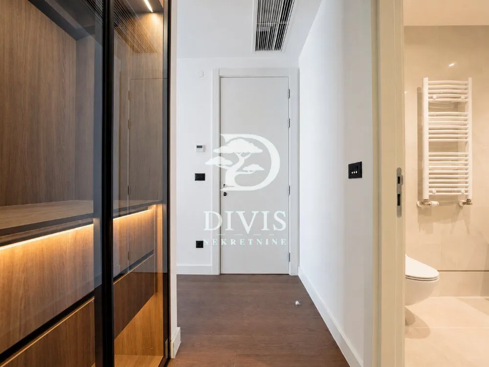Rent, four bedroom apartment, 150m², Beograd Na Vodi, Beograd