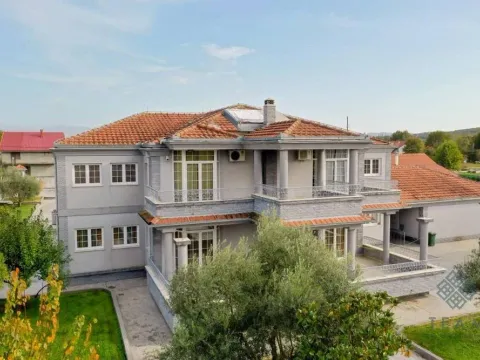 Prodaja, kuća, 560m², Podgorica, Crna Gora