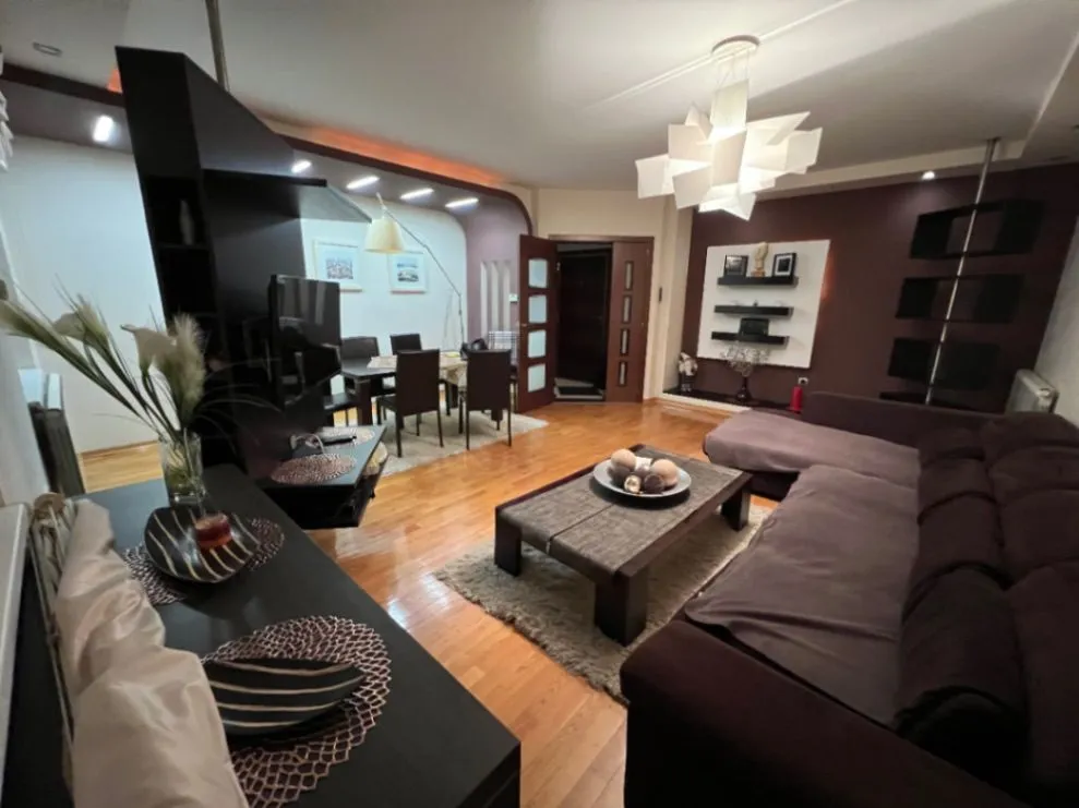 Izdavanje,  stan, 81m2, Blok 6, Podgorica
