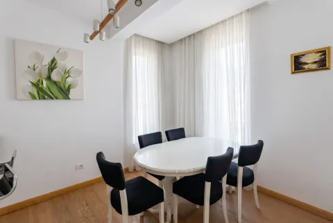 Prodaja, trosoban stan, 77m², Budva, Crna Gora - image 2