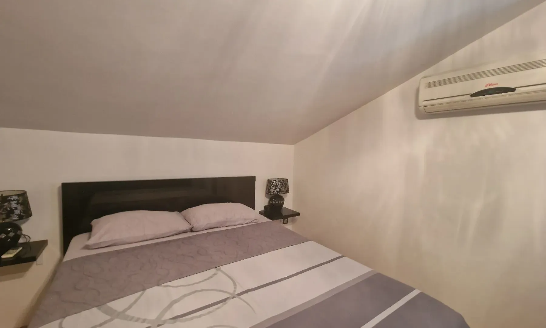 Izdavanje, dvosoban stan, 130m², Kotor, Crna Gora