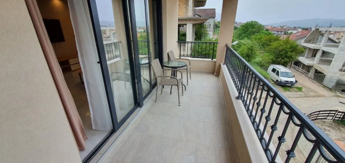 Izdavanje, dvosoban stan, 55m², Kalimanj, Tivat