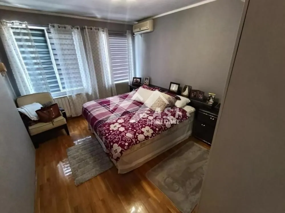 Prodaja, trosoban stan, 100m², Centar, Novi Sad