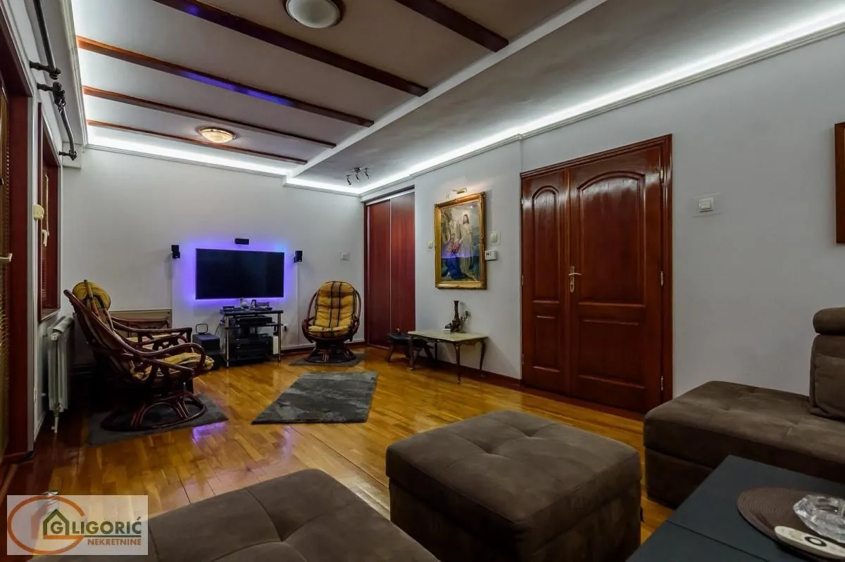 Sale, four bedroom apartment, 104m², Stari Grad, Beograd