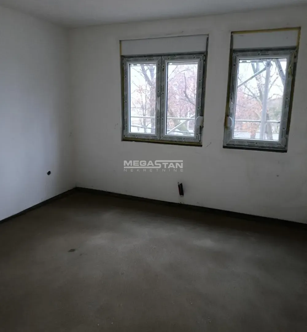Sale, three bedroom apartment, 65m², Tesla, Pančevo