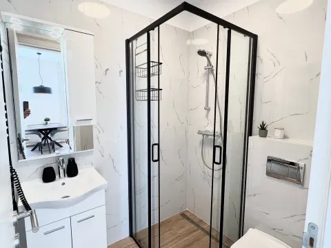 Rent, one bedroom apartment, 83m², Bečići, Budva - image 12