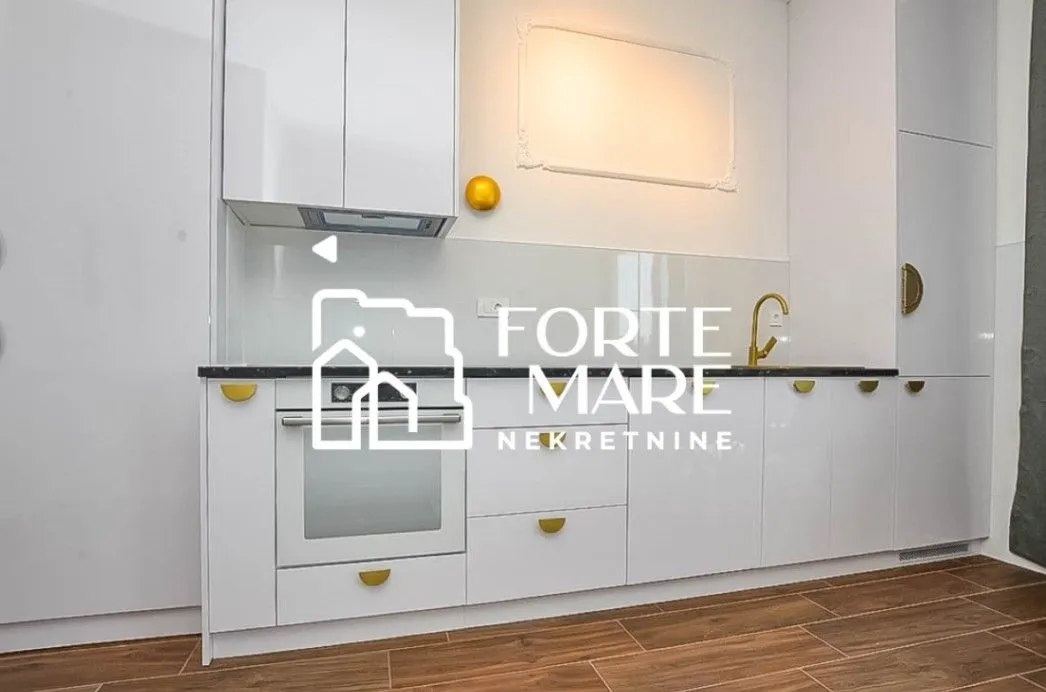 Prodaja, dvosoban stan, 57m², Njivice, Herceg Novi