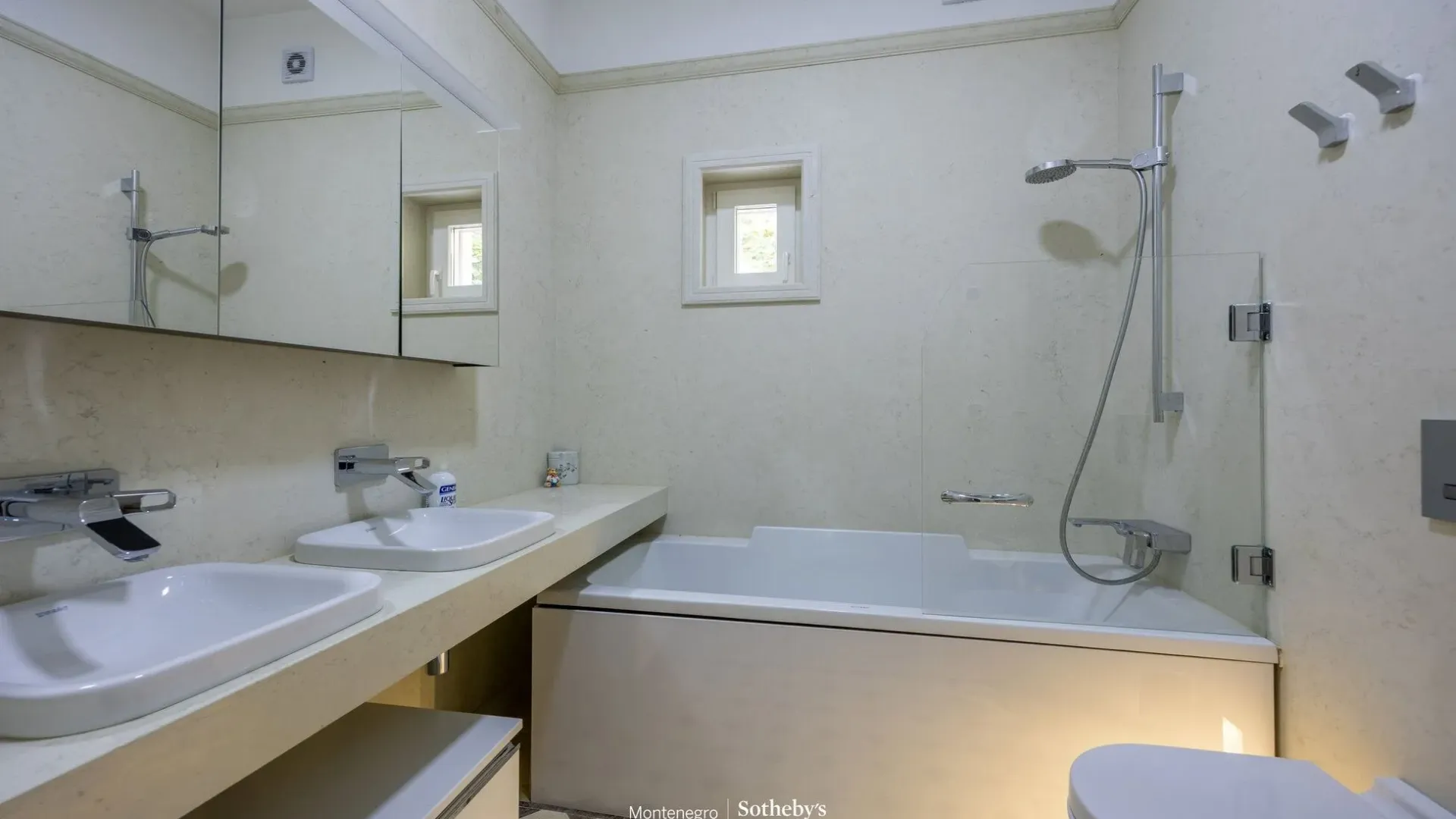 Rent, house, 587m², Dobrota, Kotor