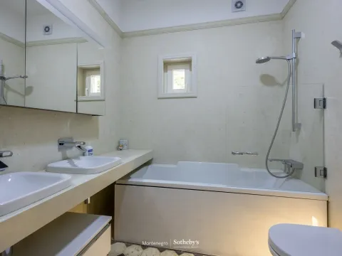 Rent, house, 587m², Dobrota, Kotor - image 49