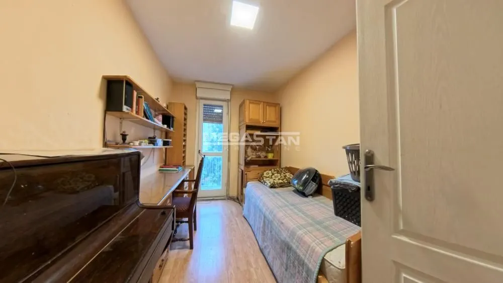 Sale, three bedroom apartment, 76m², Stari Grad, Beograd