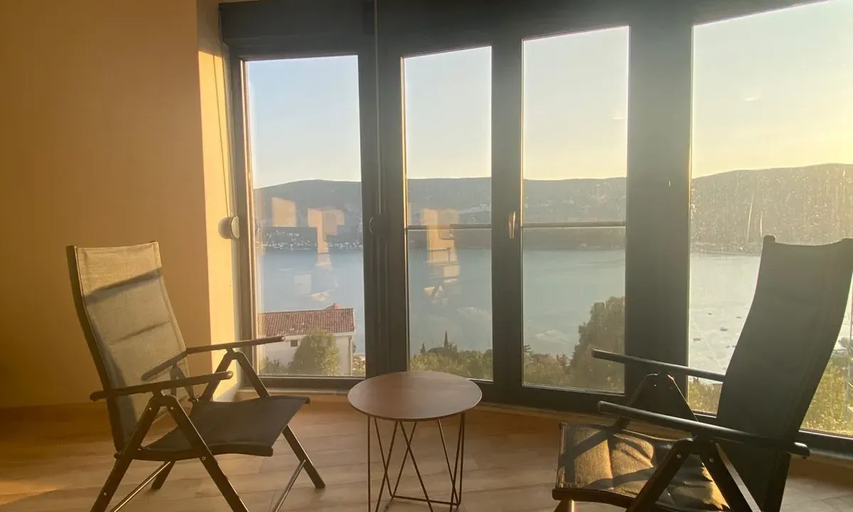 Rent, three bedroom apartment, 130m², Herceg Novi, Crna Gora