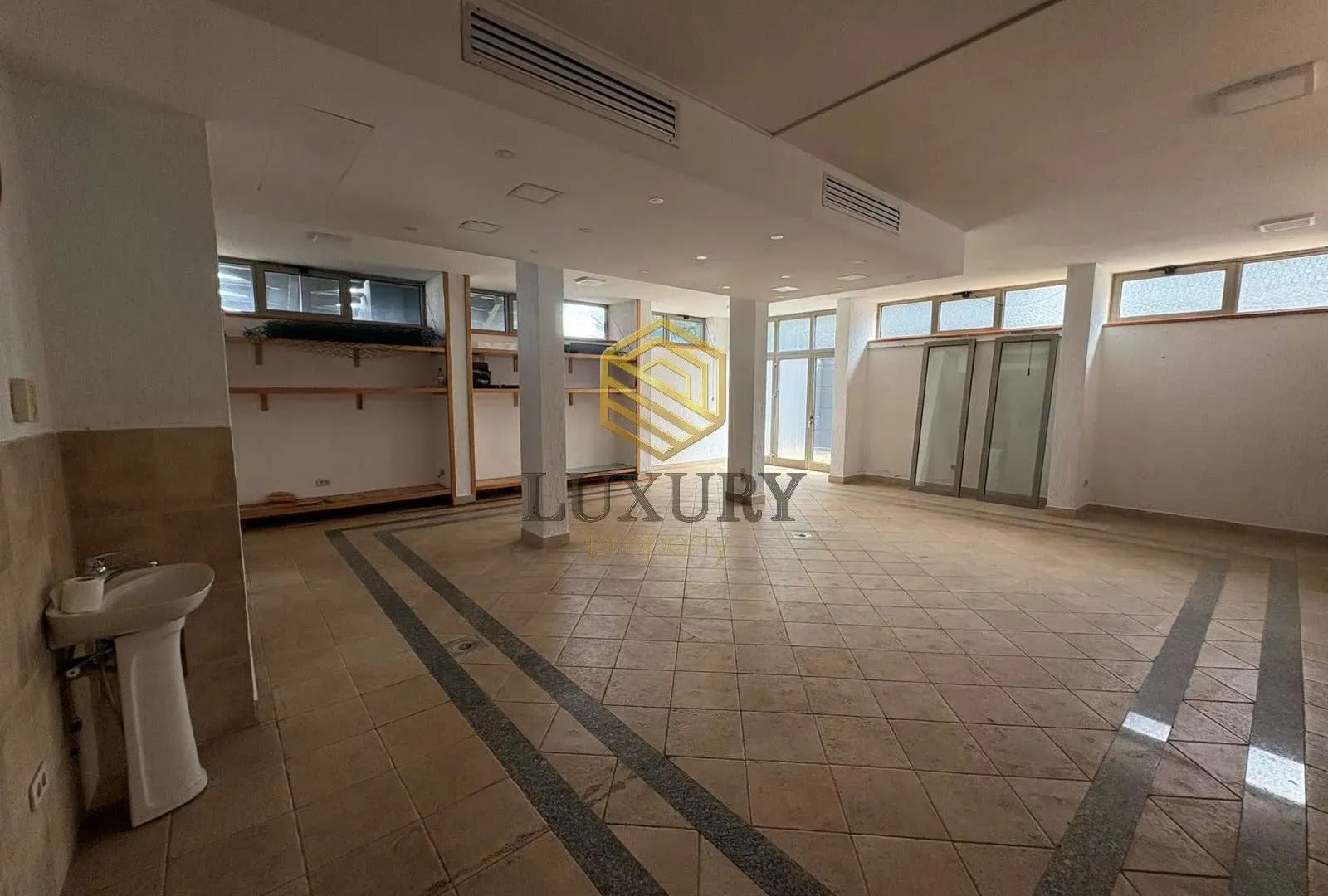 Rent, office space, 460m², Zabjelo, Podgorica