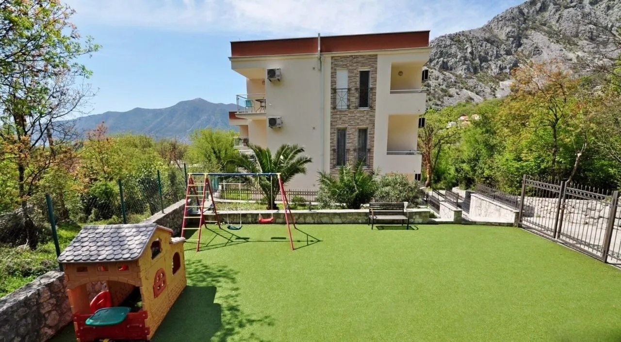 Prodaja, dvosoban stan, 73m², Orahovac, Kotor