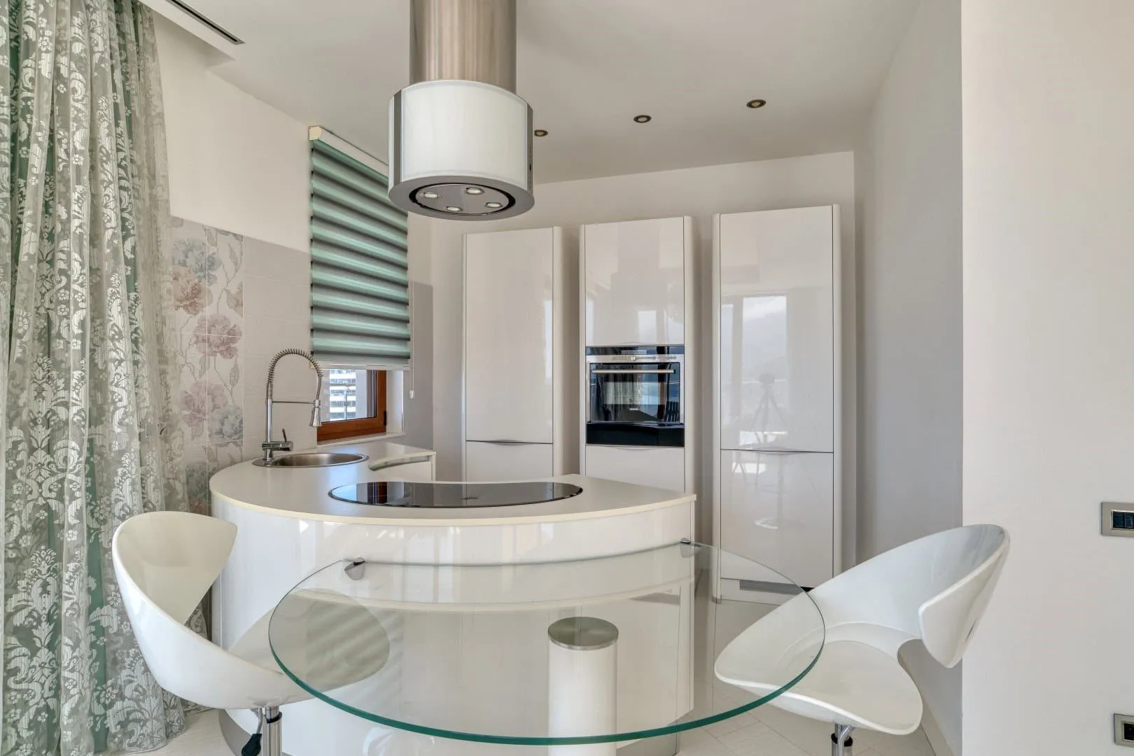 Sale, four bedroom apartment, 199m², Bečići, Budva