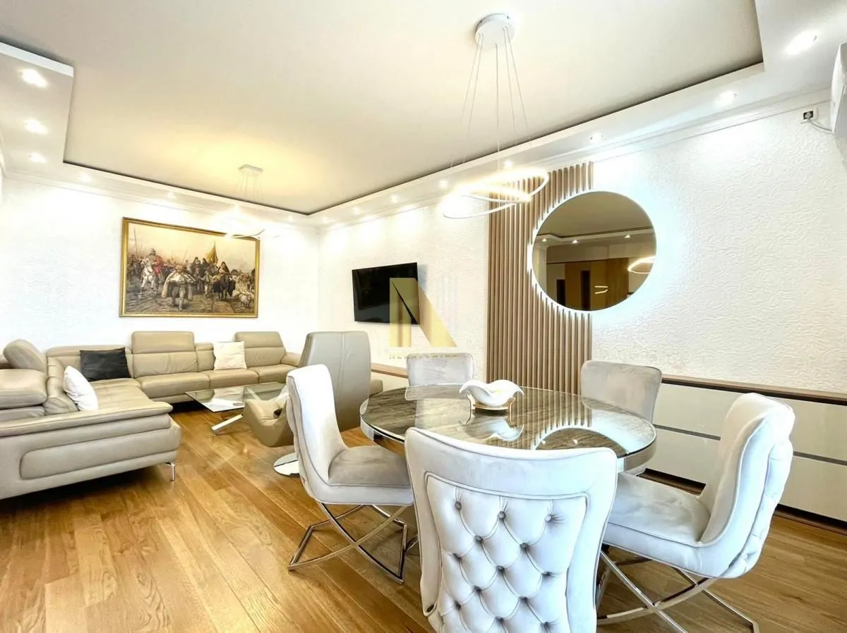 Izdavanje, četvorosoban stan, 140m², Sajmište, Novi Sad