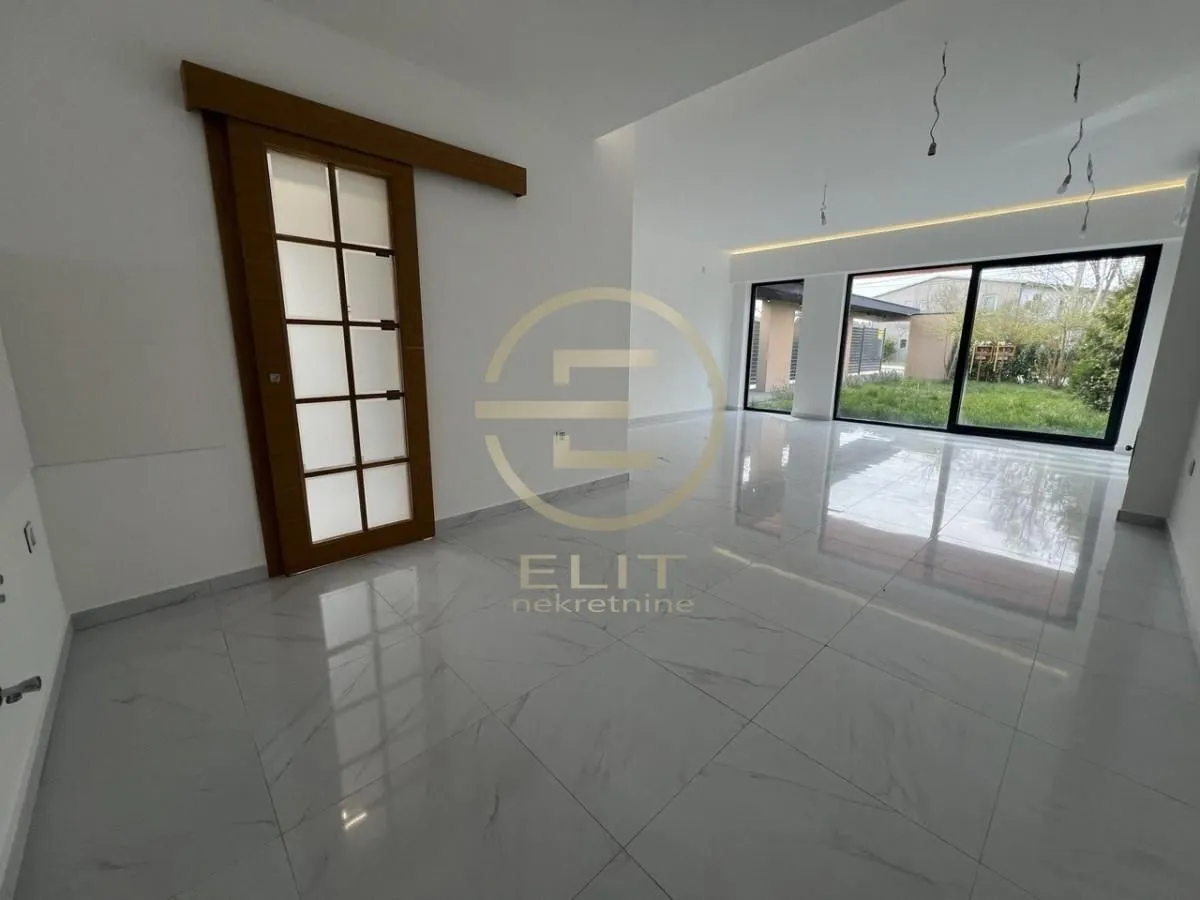 Rent, office space, 181m², Petrovaradin, Novi Sad