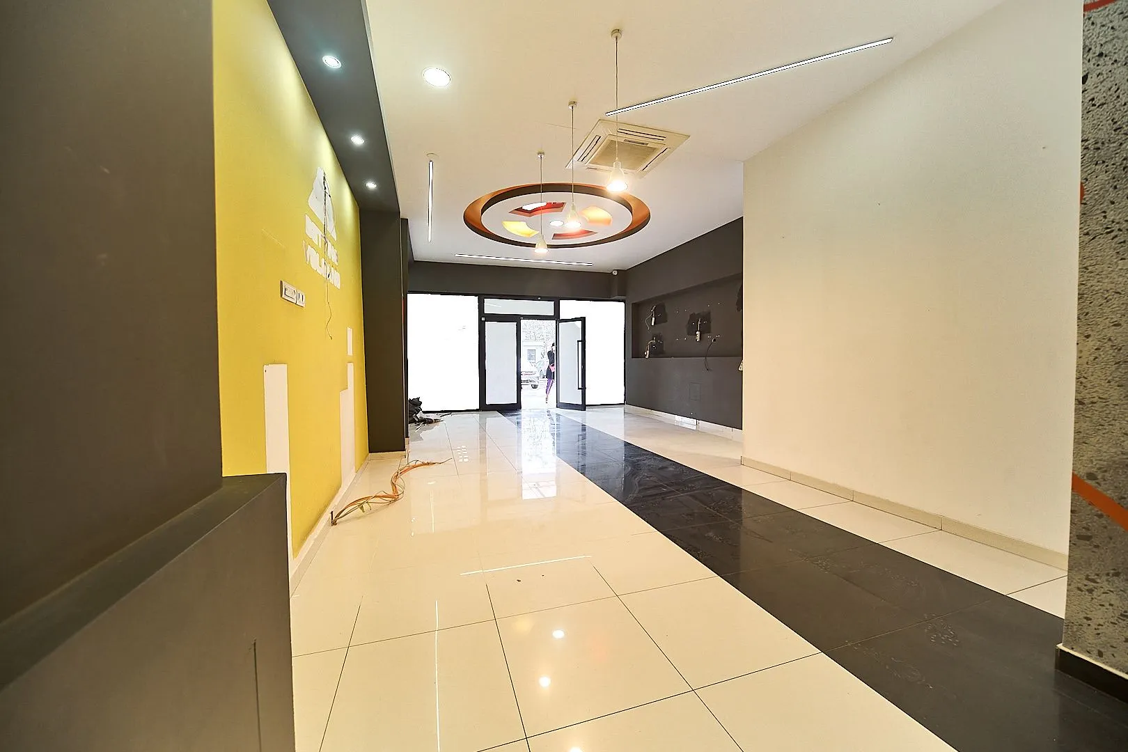 Rent, office space, 223m², Momišići, Podgorica