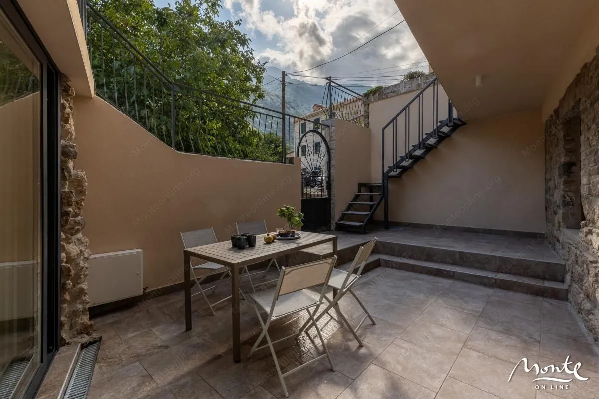 Sale, house, 110m², Kotor, Crna Gora