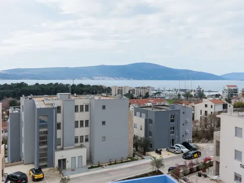 Prodaja, jednosoban stan, 45m², Centar, Tivat