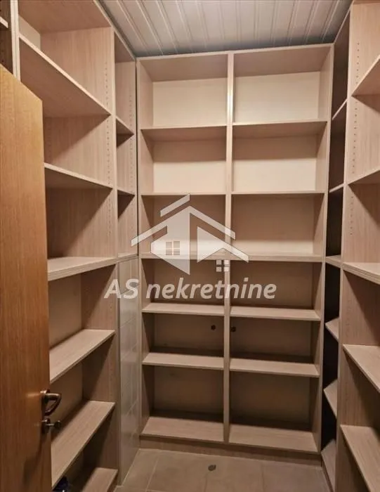Izdavanje, četvorosoban stan, 136m², Tašmajdan, Palilula Sve Podlokacije