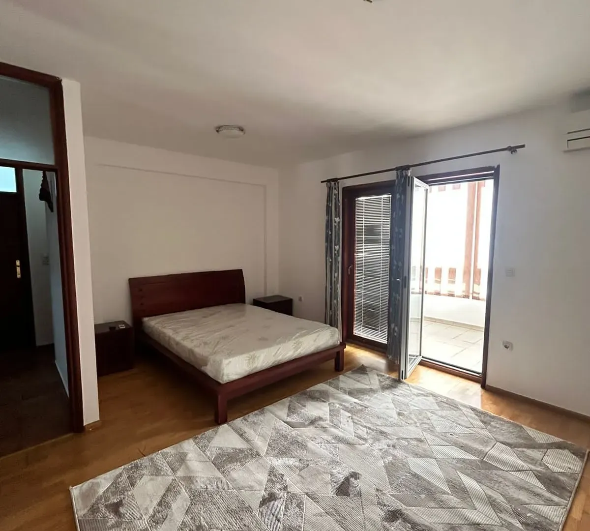 Izdavanje, trosoban stan, 120m², Ljubović, Podgorica