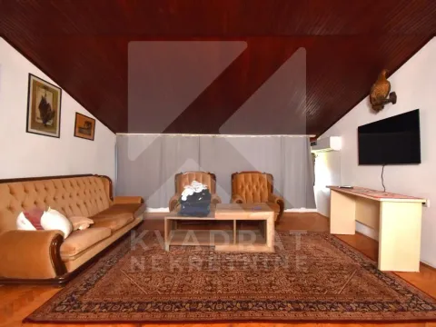 Izdavanje, trosoban stan, 90m², Stari Aerodrom, Podgorica - image 1