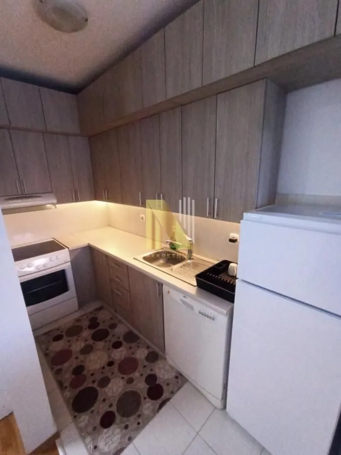 Izdavanje, dvosoban stan, 50m², Sajmište, Novi Sad