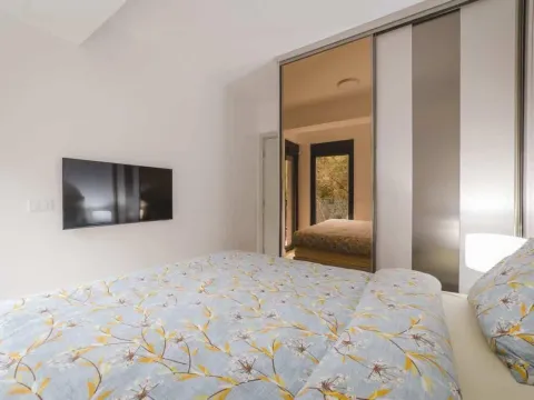 Rent, one bedroom apartment, 39m², Bečići, Budva - image 12