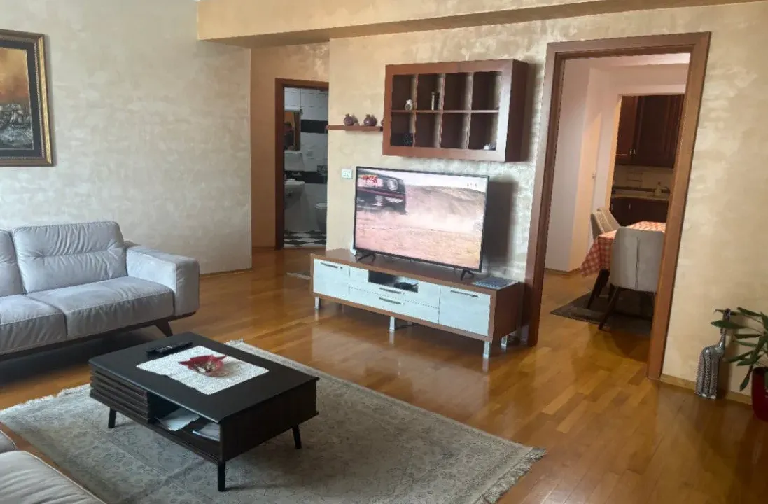 Izdavanje, dvosoban stan, 73m², Centar, Podgorica