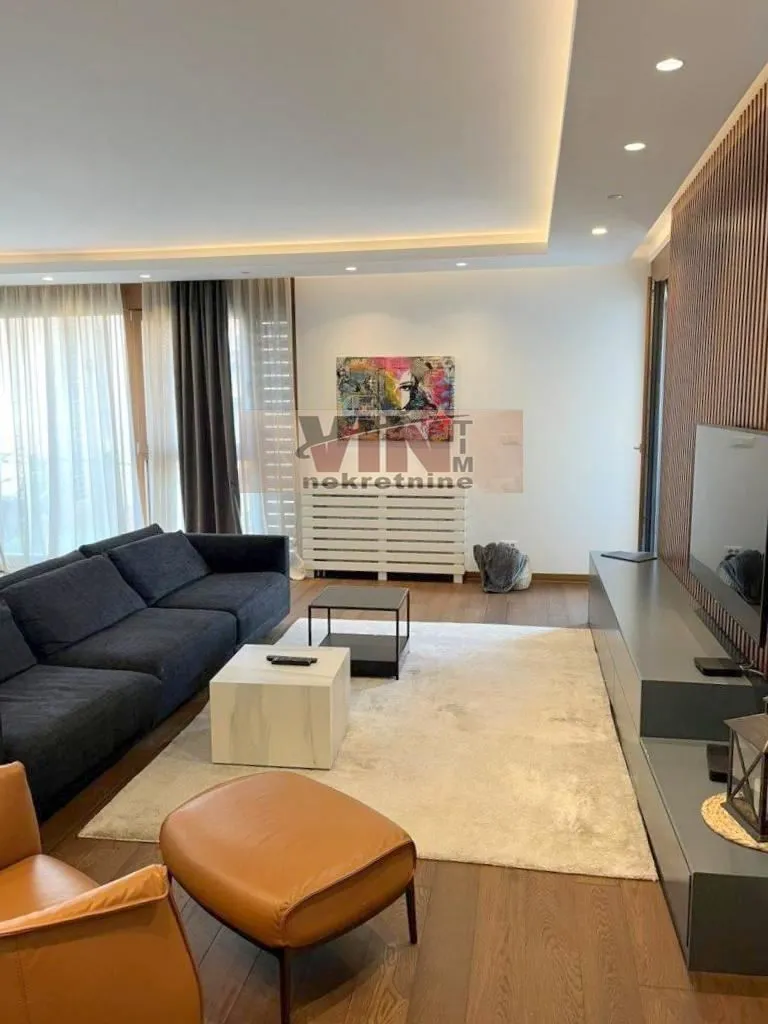 Prodaja, trosoban stan, 121m², Vračar, Šid