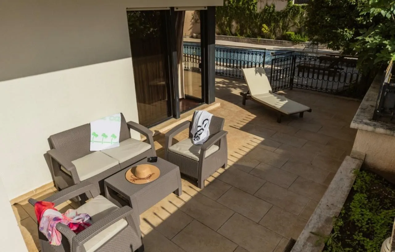 Rent, three bedroom apartment, 170m², Dobrota, Kotor