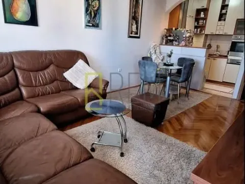 Izdavanje, jednosoban stan, 45m², Stari Aerodrom, Podgorica