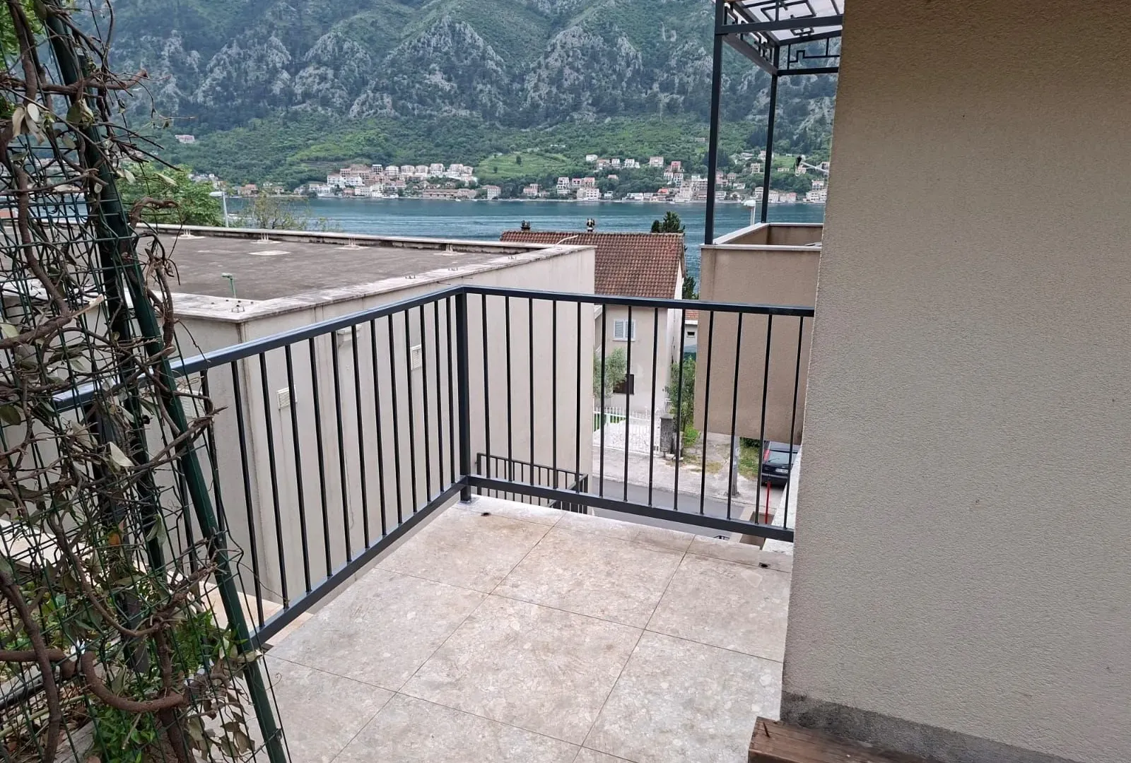 Izdavanje, jednosoban stan, 53m², Dobrota, Kotor