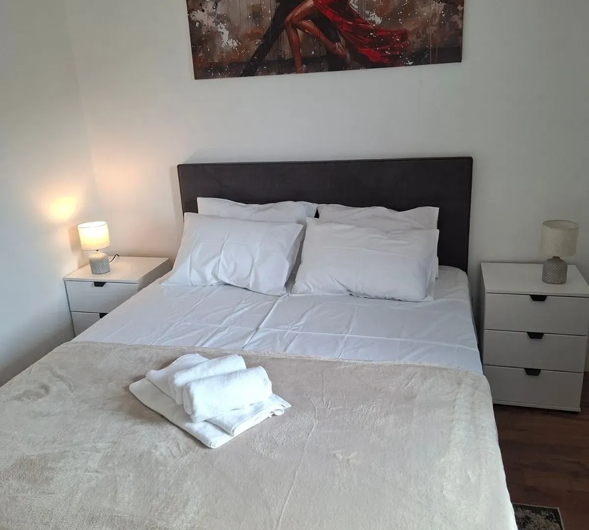 Izdavanje, dvosoban stan, 75m², Škaljari, Kotor