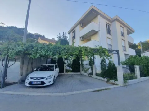 Izdavanje, dvosoban stan, 65m², Momišići, Podgorica - image 2