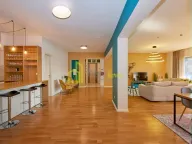 Izdavanje, trosoban stan, 190m², Budva, Crna Gora - image 3