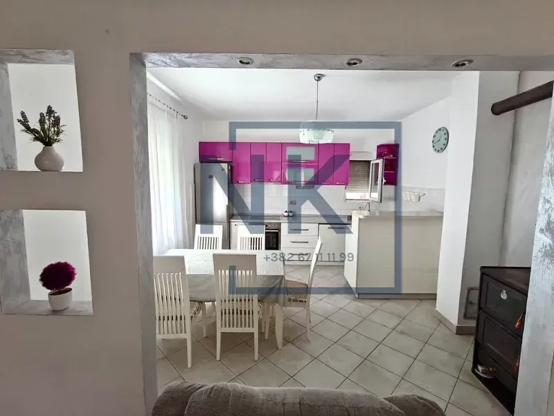 Izdavanje, dvosoban stan, 90m², Stari Aerodrom, Podgorica