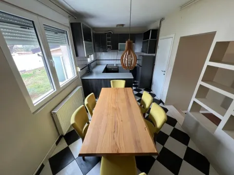 Izdavanje, kuća, 330m², Tološi, Podgorica - image 5