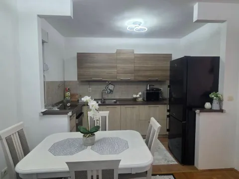 Izdavanje, dvosoban stan, 70m², Centar, Bar - image 5