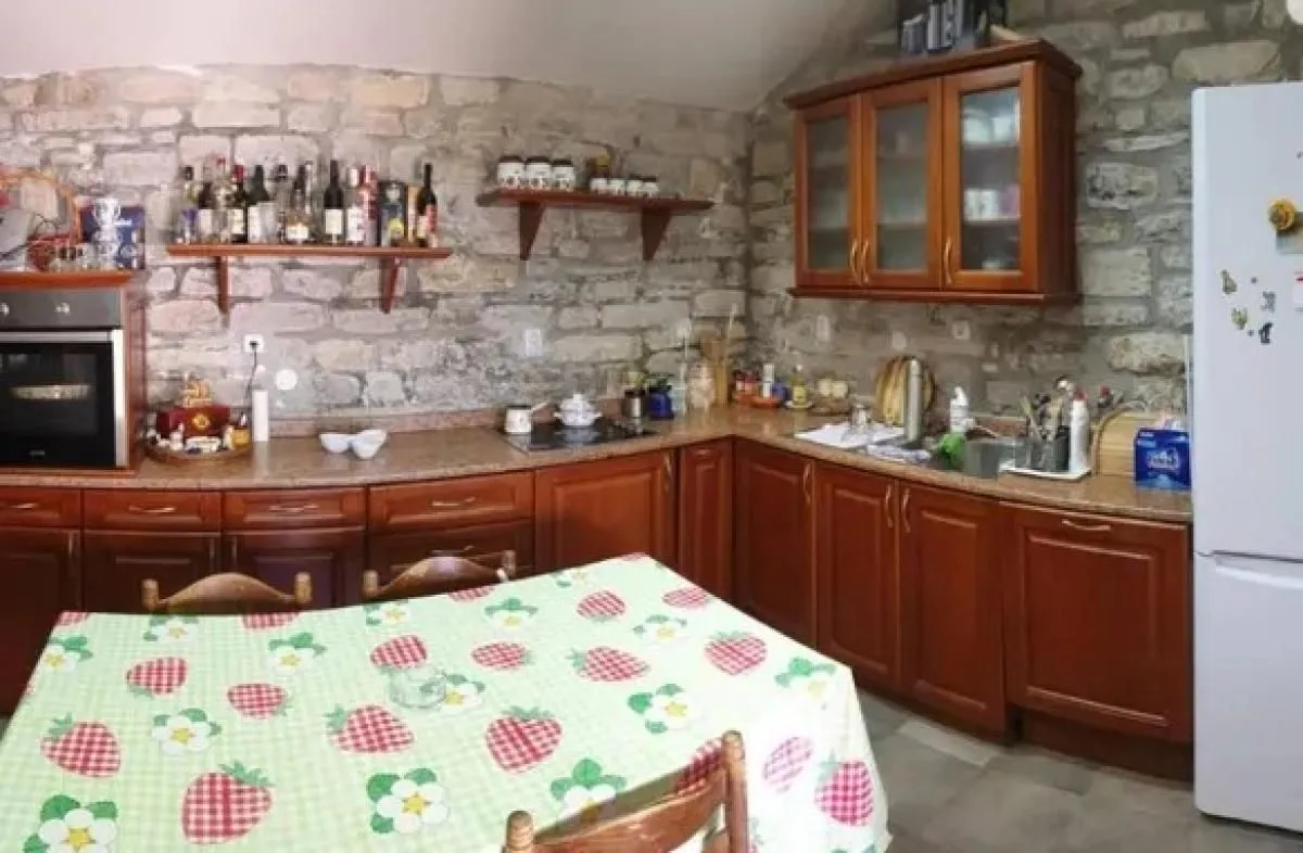Rent, house, 170m², Kostanjica, Kotor