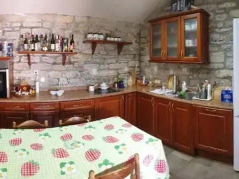 Rent, house, 170m², Kostanjica, Kotor - image 10