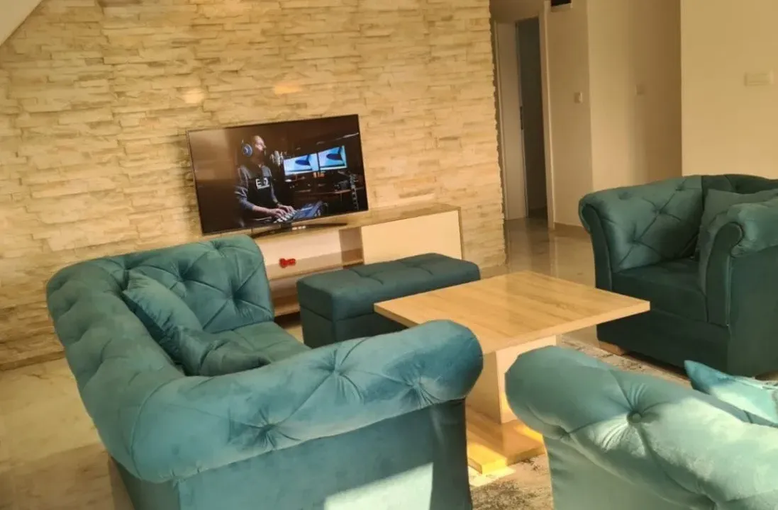 Izdavanje, trosoban stan, 150m², Gradiošnica, Tivat